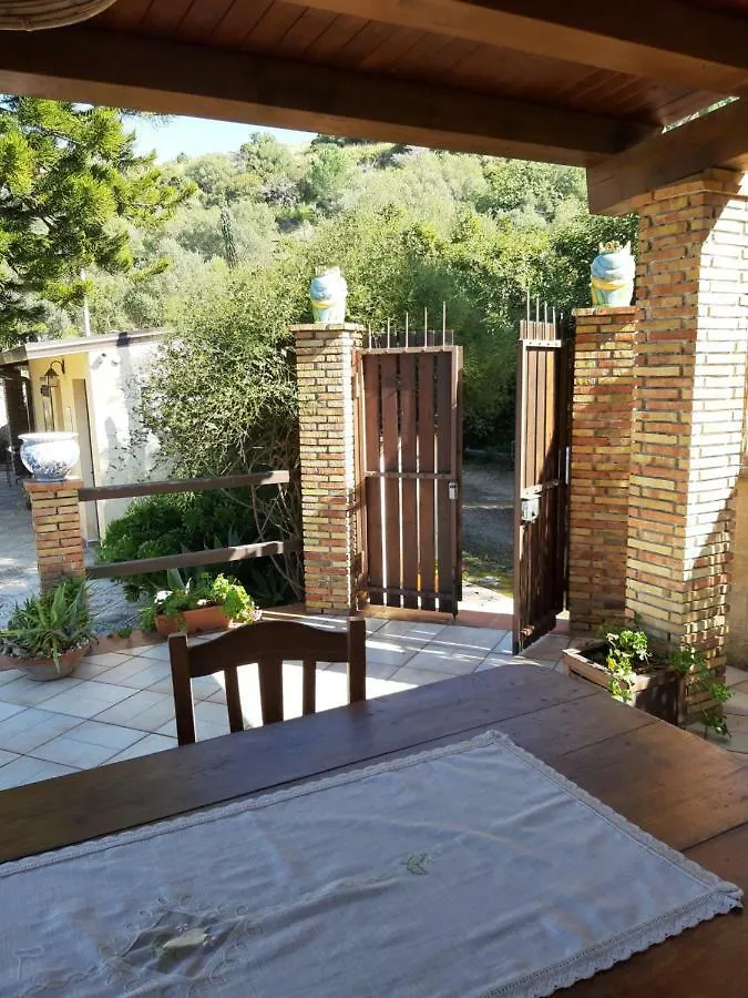 בית נופש ברוקולי Villa Grazia איטליה